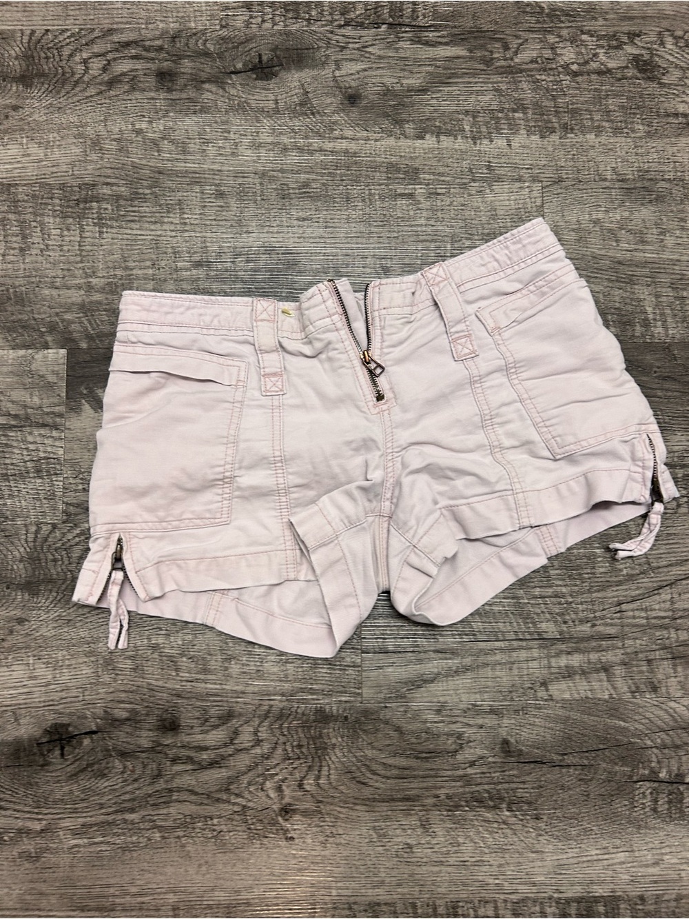 Vintage Rare American Eagle Outfitters Light Pink Cargo Shorts with Zip Details